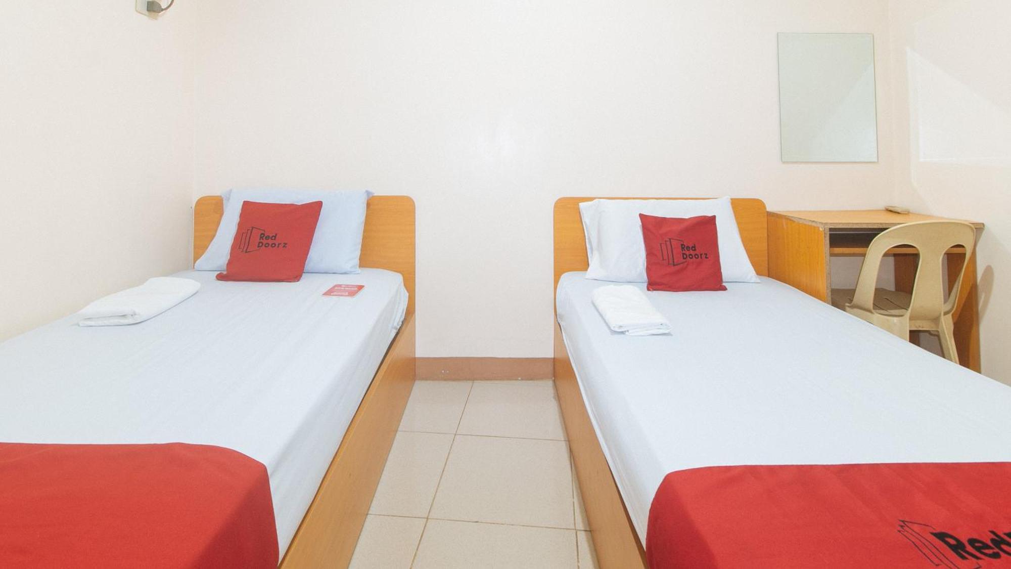 Reddoorz @ Asiana Pension Inn มันดาเวซิตี้ ภายนอก รูปภาพ